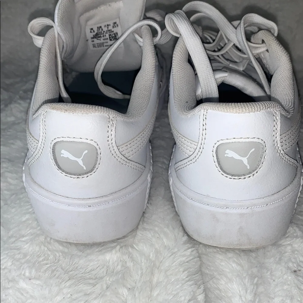 Like New PUMA White Sneakers